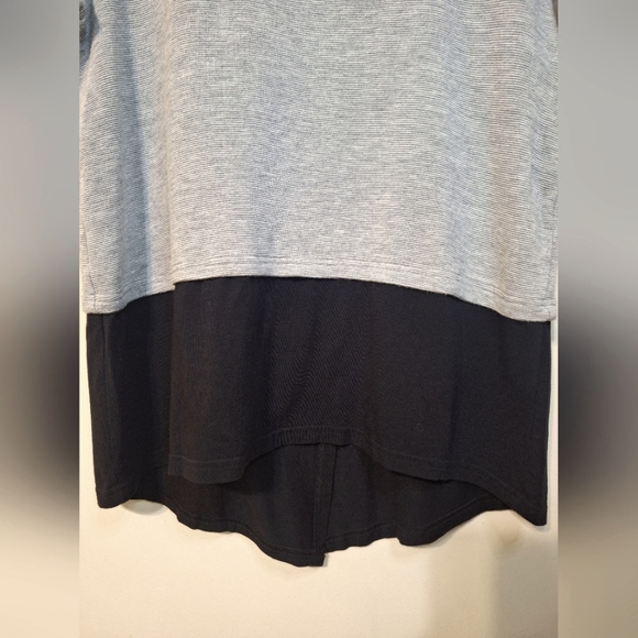 🇨🇦 Tonic Active medium shortsleeve grey and black bamboo cotton active top - Picture 4 of 8